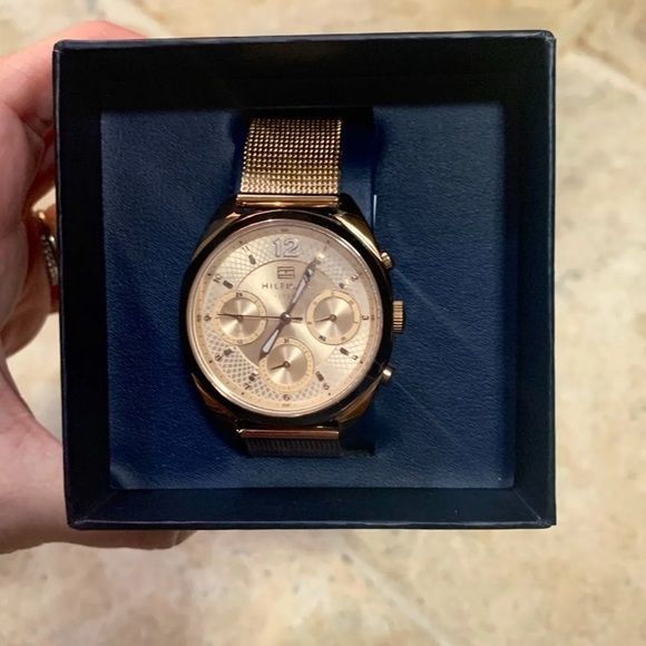 Tommy Hilfiger rose gold women’s watch! NWT! - Picture 2 of 6